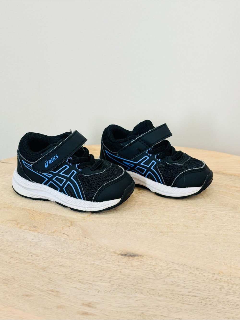 ASICS Kids Black & Blue Velcro Athletic Sneakers